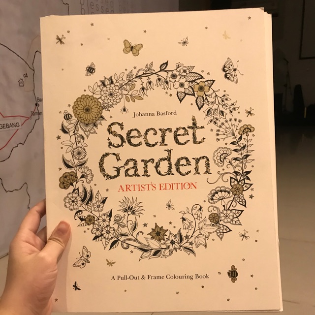 SECRET GARDEN pull out and frame coloring book
