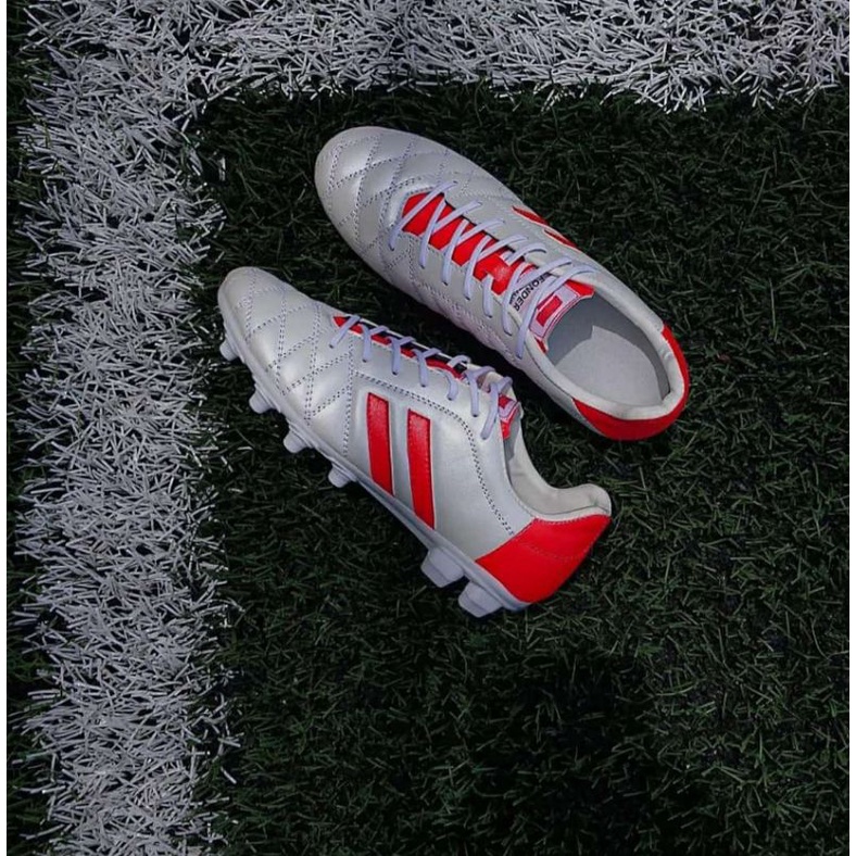 sepatu bola Fonder