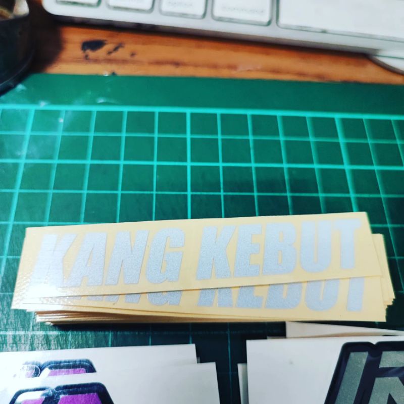 

Sticker Cutting Kang Kebut isi 1 pcs warna bisa custom
