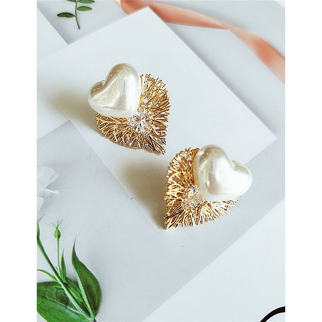 LRC Anting Fashion Yellow Alloy Hollow Love Diamond Stud Earrings D28734