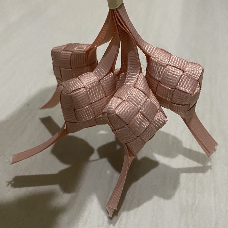 

Ketupat Pita Bahan Grosgrain | SINGLE COLOR | DUSTY ROSE | Ketupat Mini | Ketupat Lebaran | Ketupat Kain | Ketupan Hiasan | Ketupat Dekorasi