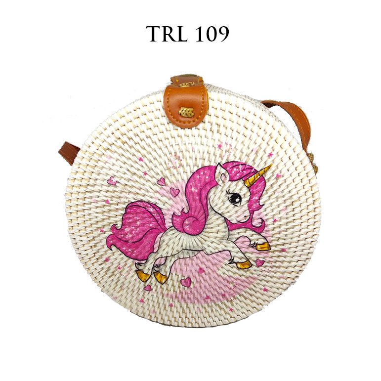 

Grosir Tas Rotan Bali Lukis Decoupage TRL109 Motif Kuda Pony Diameter 20cm