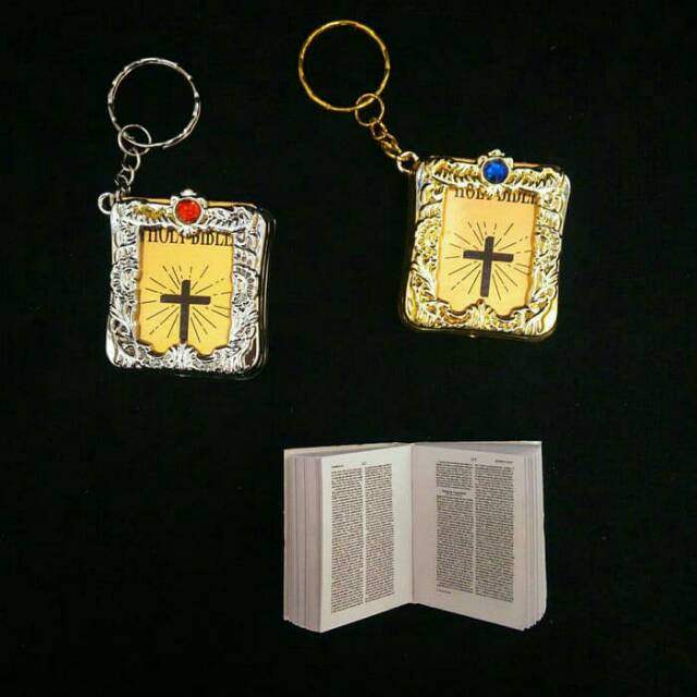 Gantungan kunci Holy Bible mini