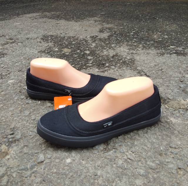 Sepatu Wanita Slip On Kekinian Hitam Polos 05