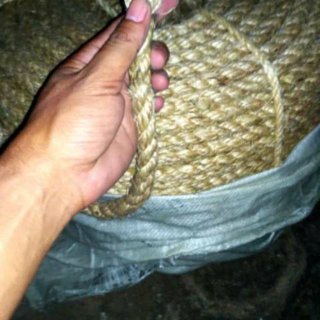 

Tambang atau tali sisal/rami/Manila 14 mm