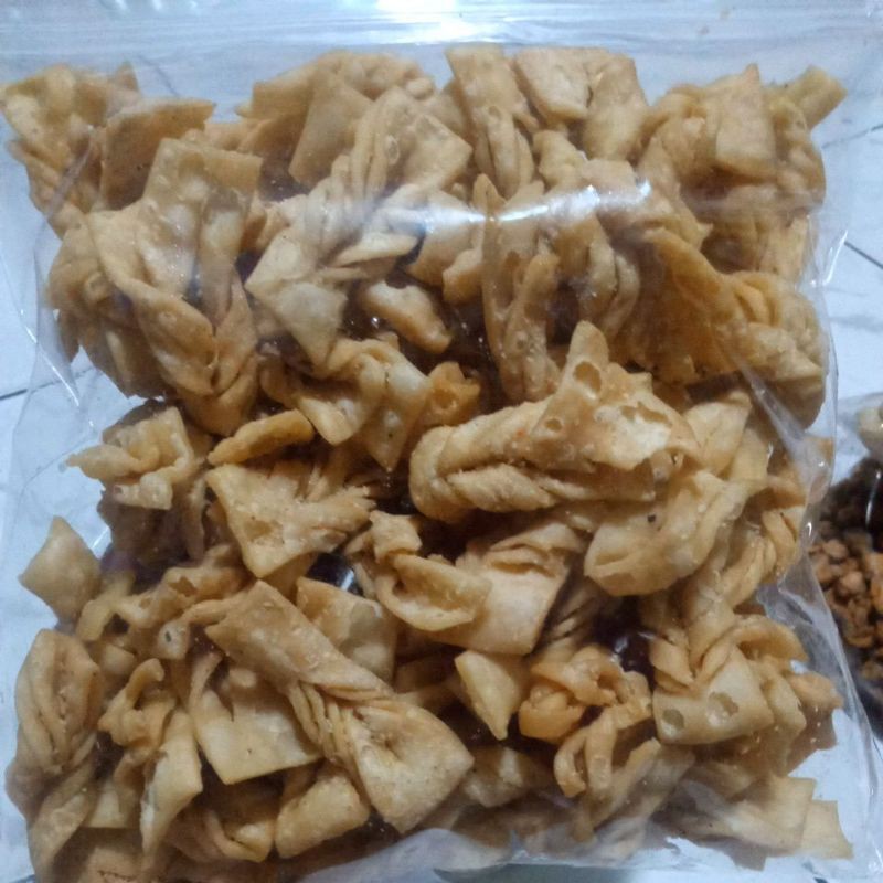 

Kue Bawang Pita spesial oleh_ oleh khas medan