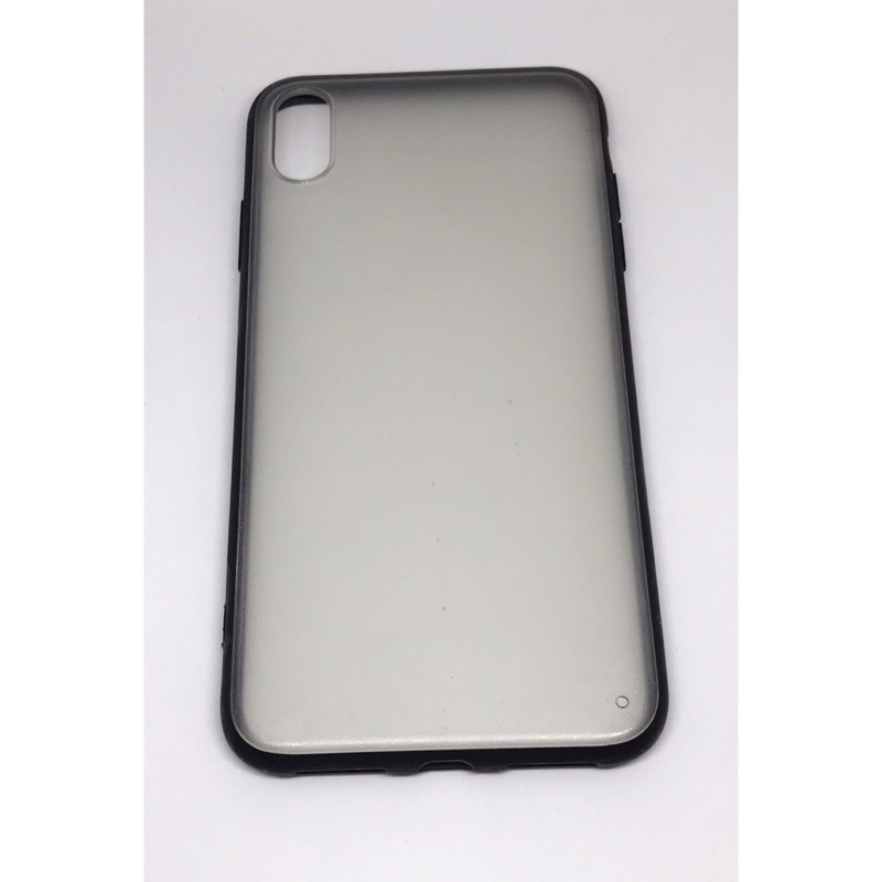 

Casing IPhone XS Max (tanpa box). Dikemas dengan kardus coklat dan bubble wrapped