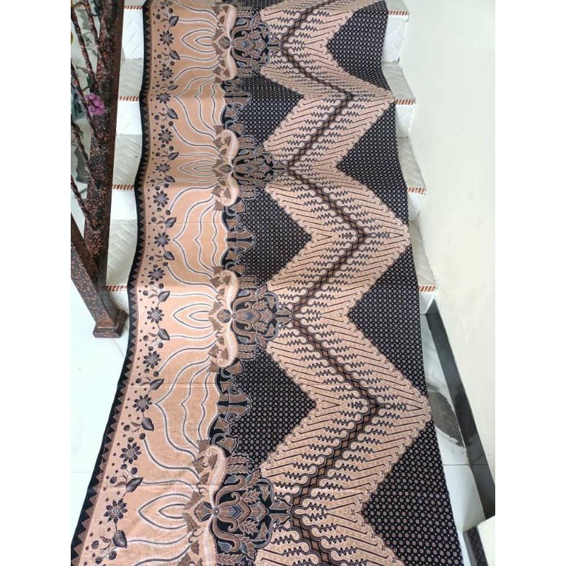 Kain batik solo truntum mahkota