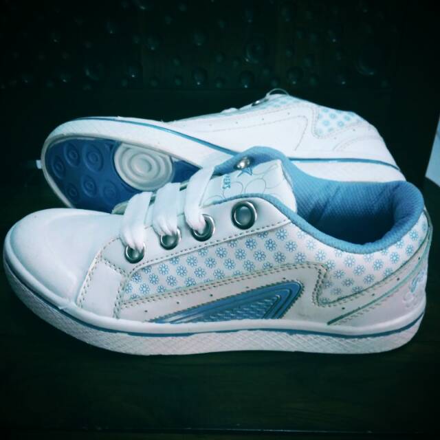 Sepatu wanita trekkers florita