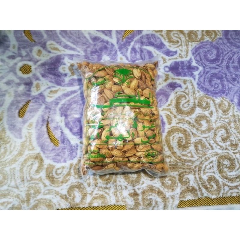 

kacang almond