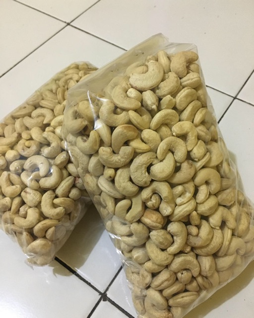 

Kacang mede/mete mentah