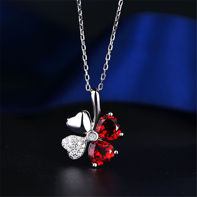 [Ready Stock]Fashion Luxury Lucky Four-Leaf Clover Necklace Inlaid with Red Crystal Pendant