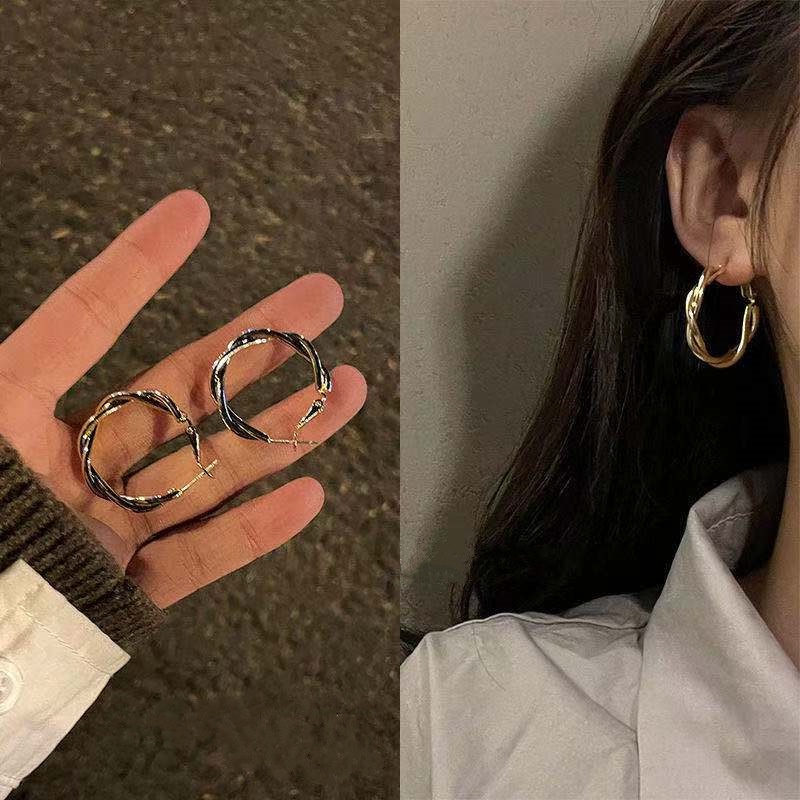 Anting Tusuk Model Twist Gaya Korea Untuk Wanita