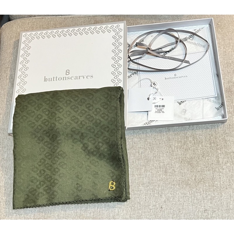 Buttonscarves Everyday Tapis Embossed Kale