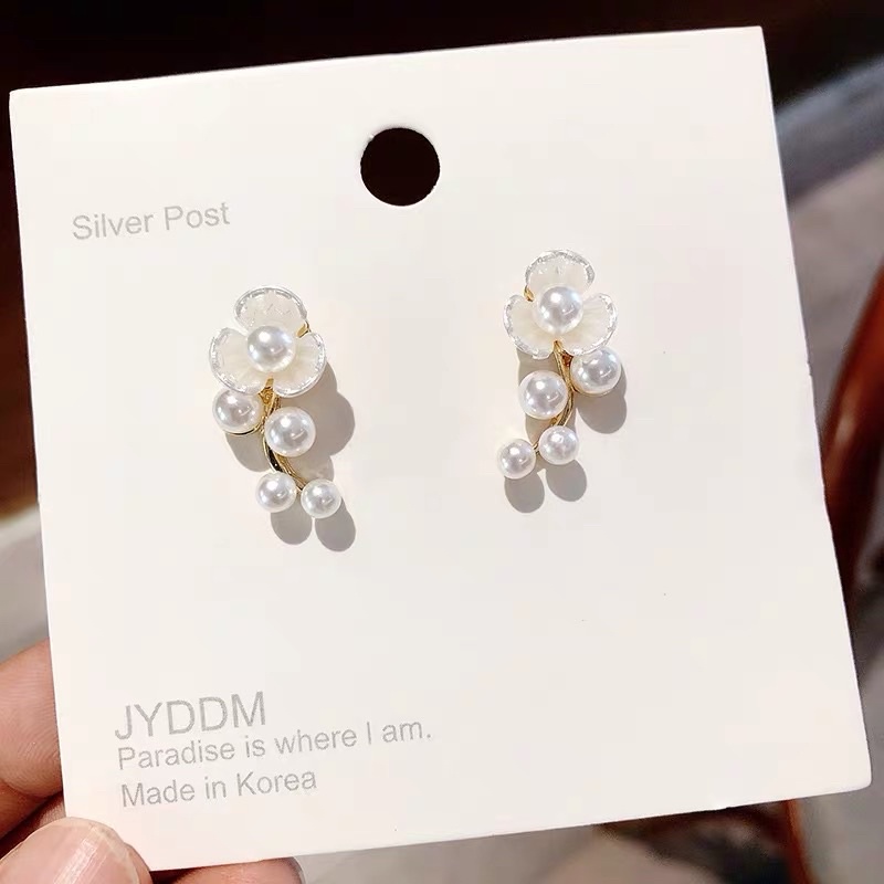 ANTING TUSUK HANDMADE MOTIF BUNGA DAISY SIMPEL GAYA ALA KOREA / ANTING TUSUK MOTIF KUPU KUPU DIAMOND / ANTING TUSUK KOREA BUNGA KRISTAL PEARL MUTIARA CANTIK / AKSESORIS SIMPEL ELEGAN KREATIF / KOREAN TRENDY STYLE / ANTING BUNGA KRISAN / FASHION KOREA MURA