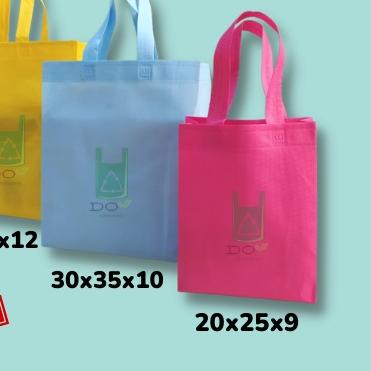 

Tas Spunbond Box Press Tersedia Dalam 3 Ukuran / Spunbond Bag / Bag / Goodie Bag / Tas Souvenir / Tas Kain Polos