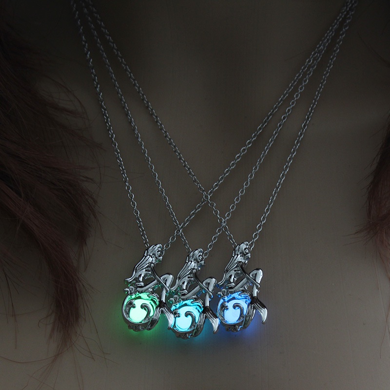 Eropa Dan Amerika Hollow Liontin Mermaid Luminous Luminous Kalung Halloween Kreatif Kalung Fashion Aksesoris