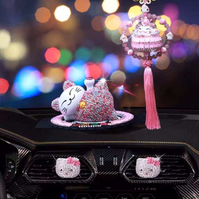 Gantungan kucing spion gantungan spion mobil luckey cat  Share:   Favorit (150) Hiasan mobil Lucky Cat Gantungan Interior Mobil Kucing Keberuntungan Spion Interior aksesoris