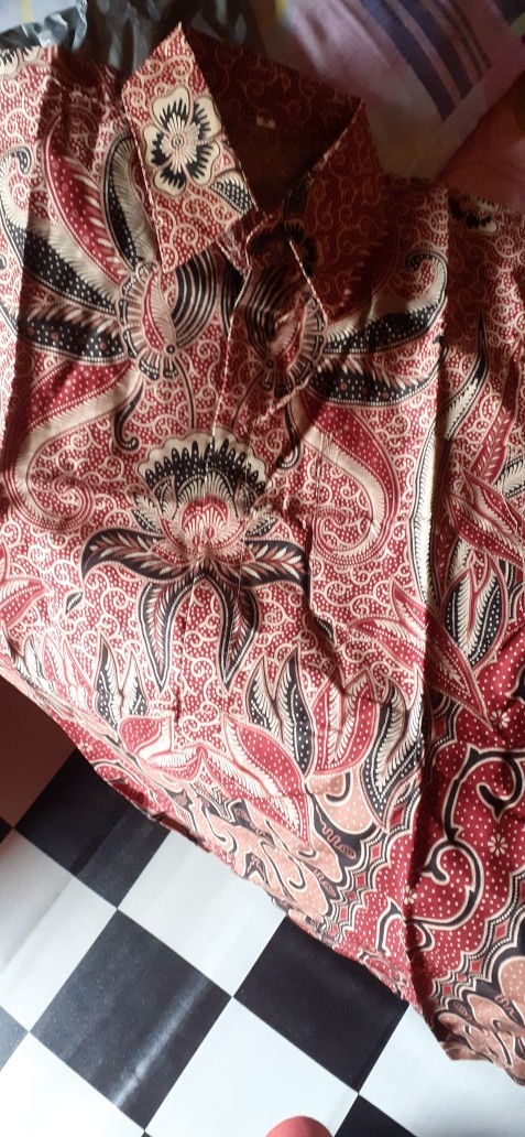 Kemeja Batik Pria Lengan Panjang Motif Tanahan Merah