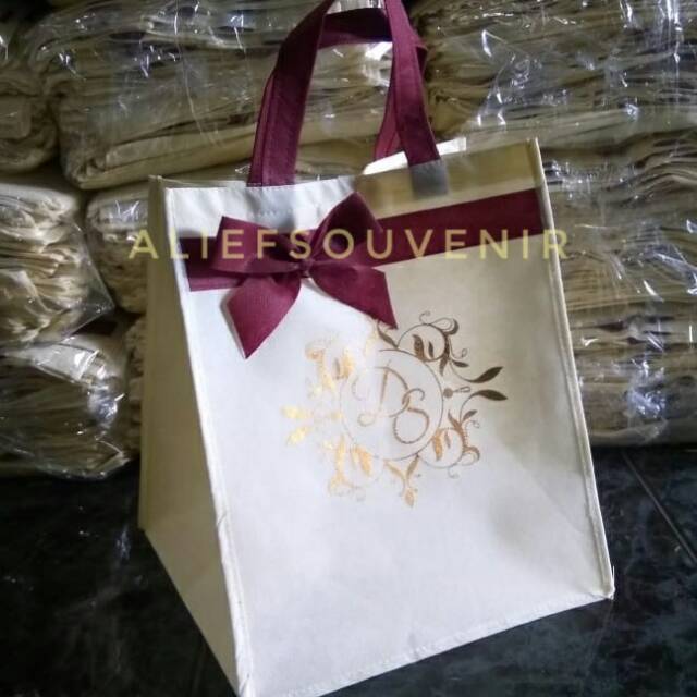 

Aliefsouvenir tas souvenir hajatan hantaran berkat/tas berkat/tas hajatan/tas spunbound souvenir pernikahan