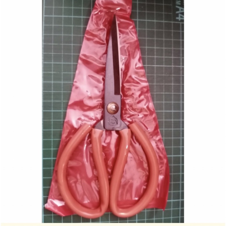

Guting merah / gunting besar / gunting kain