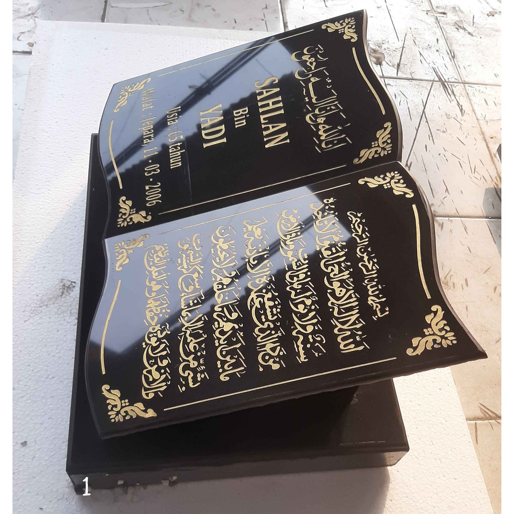 Batu nisan buku