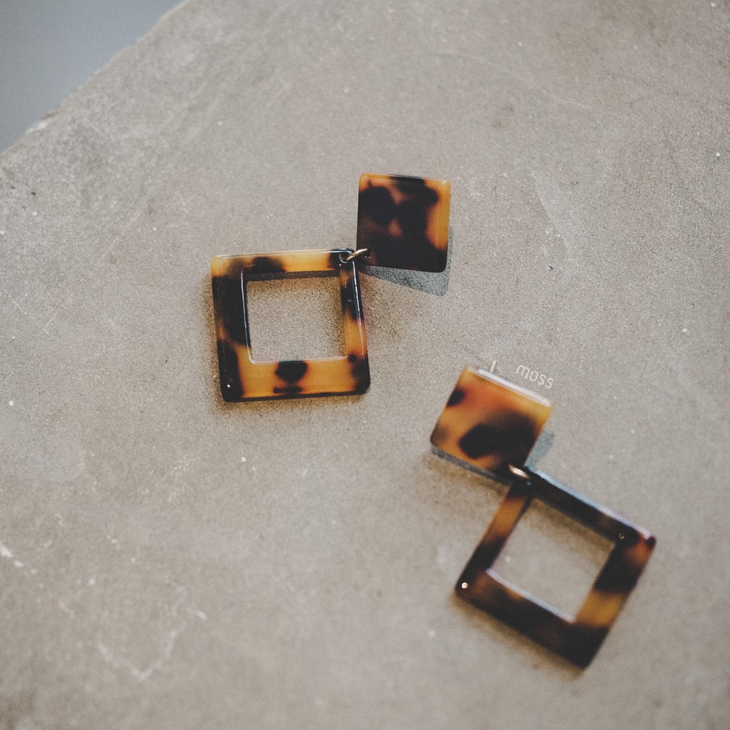 

Brown Acrylic Textured Studs