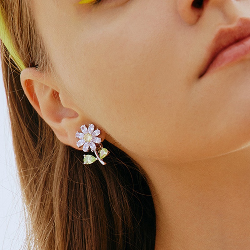 Exquisite Small Daisy Earring Sunflower Stud Earrings For Women Wedding Engagement Jewelry White Crystal Fashion Accessories