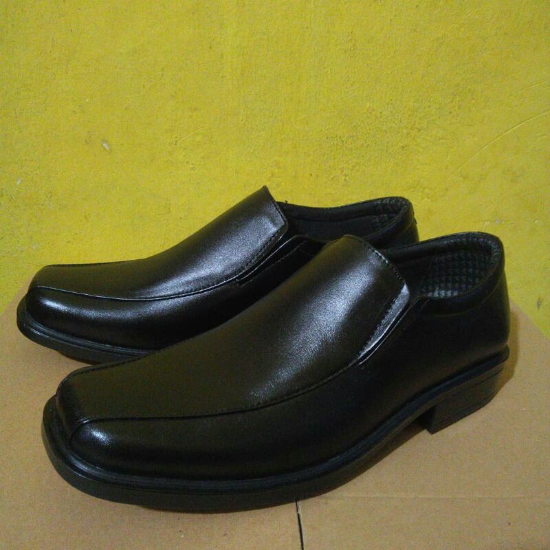 Sepatu Pentofel Kulit Sukaregang Garut