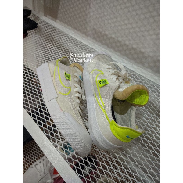 nike white neon