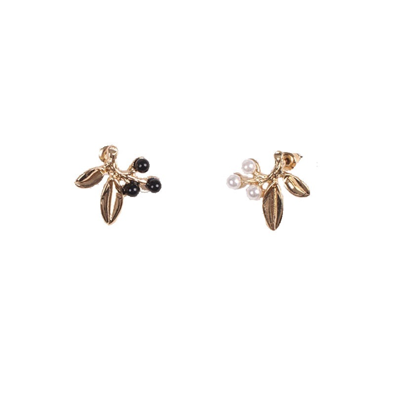 Fashion Trend Leaves Design Simulation Pearl Woman's Stud Earrings Accessories