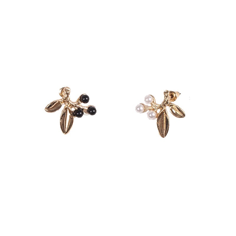 Fashion Trend Leaves Design Simulation Pearl Woman's Stud Earrings Accessories