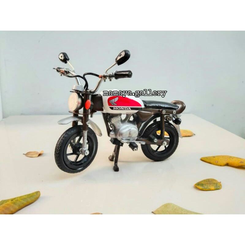 Miniatur Motor Honda CB