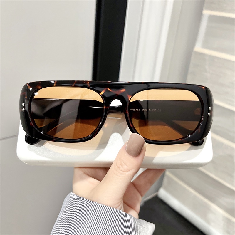 Kacamata Hitam Model Cat Eye Oversized Gaya Retro Hip Hop Warna Permen