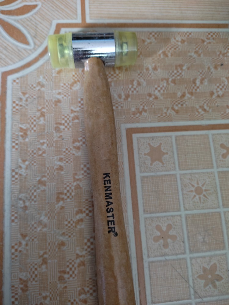 Kenmaster Palu Karet 25 Mm Gagang Kayu Kuning Nylon 2 Sisi