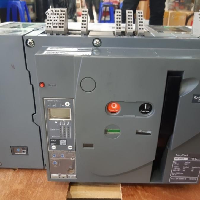 Schneider Acb Easypact Mvs 1000A 4P 50Ka Manual