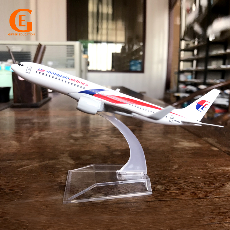 Miniatur Diecast Pesawat Malaysia Airlines B737 Boeing 737 Bahan Metal Ukuran 16CM Untuk Dekorasihadiah