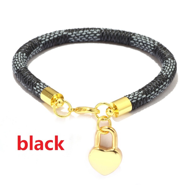 Gelang Bahan Kulit Stainless Steel Aksen Hati Untuk Wanita