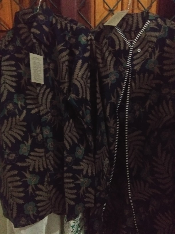 Men Sale Kemeja Batik Slimfit Modern Best Quality Atasan Couple Standar Butik Motif Daun Navy