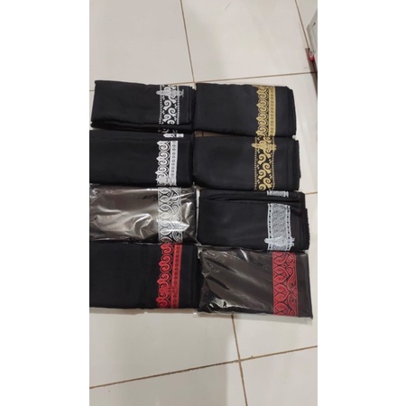 Sarung toraja hitam