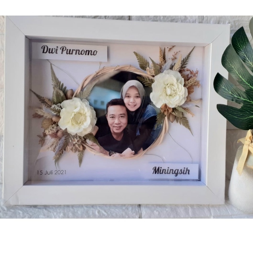 Frame 3D PBK Hisan Bunga Kering Wedding Gift Hampers Murah Graduation Ulang Tahun Kelulusan Teman