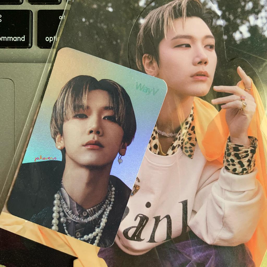 PC MD MERCHANDISE HOLO STANDEE KICKBACK SEALED TEN WAYV MURAH