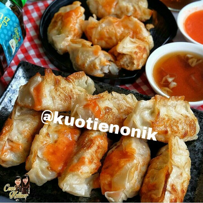 

Kuotie Nonik Special Ayam/Babi Udang 24 atau 30pcs (Frozen atau Matang Gyoza/ kuotiek) - Spec Babi Udang