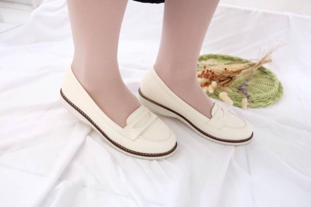 [SIAP KIRIM] BRShoes22 Putih Sepatu Kerja Casual Slip On Wanita