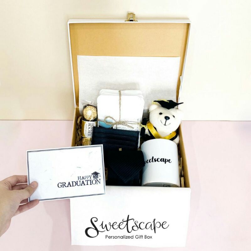 

Gift Box Package 194-Paket Hampers 194 - Kado Wisuda