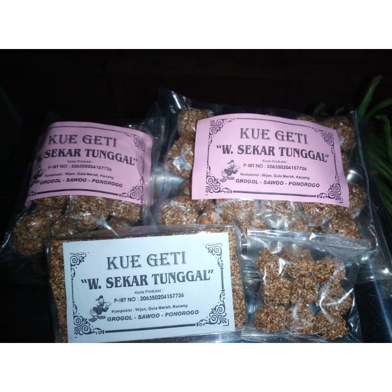 

KUE GETI "W. SEKAR TUNGGAL"/JAJANAN GETI WIJEN KACANG TRADISIONAL KHAS PONOROGO/ SNACK HAJATAN MANIS GURIH