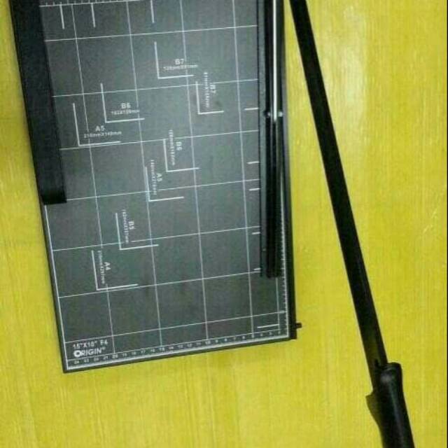 

ALAT PEMOTONG KETAS PAPER CUTTER UKURAN F4 MERK ORIN