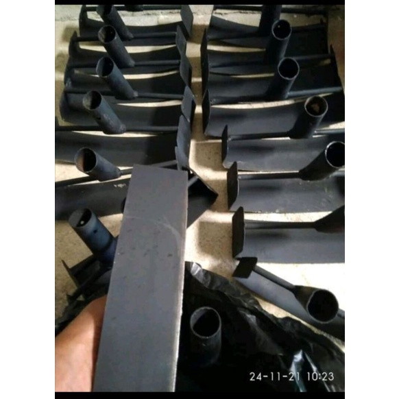 ALAT POTONG RUMPUT PRAKTIS SERBAGUNA/CANGKUL PENGERUK