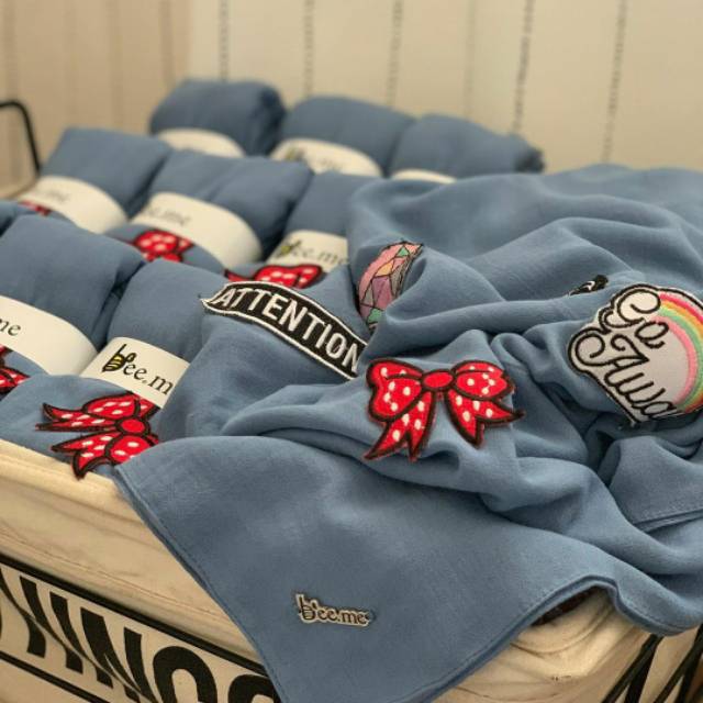 BEE ME hijab jilbab kerudung segiempat