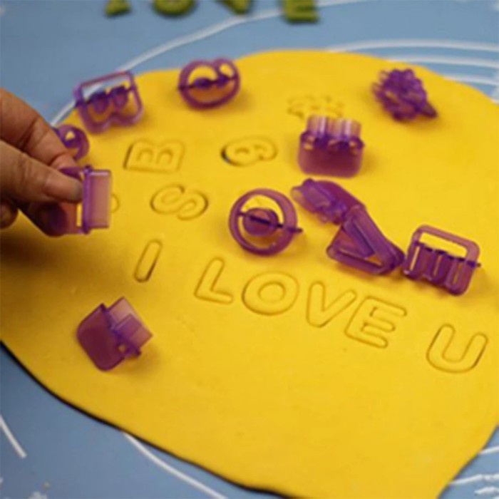 

KUE-PENGHIAS-ALAT- CUTTER ANGKA DAN HURUF / CETAKAN ALPHABET CETAKAN HURUF ANGKA FONDANT -ALAT-